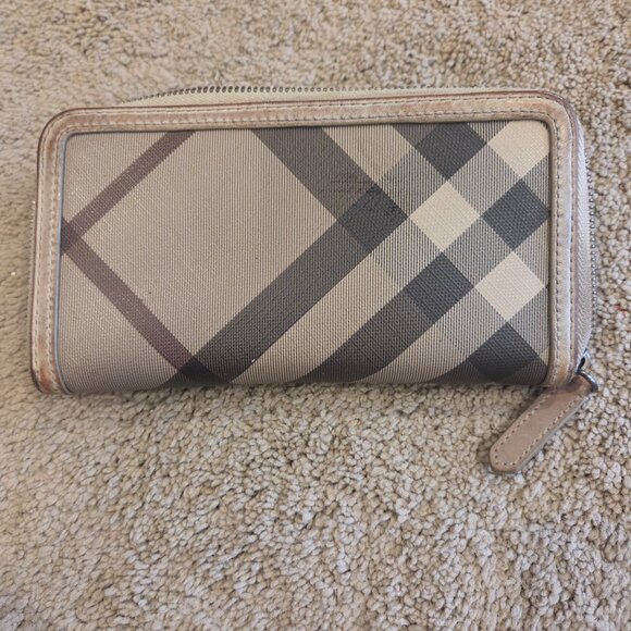 Burberry Large Horseferry Bucket Bag NWOT + Matching Wallet - Picture 9 of 13